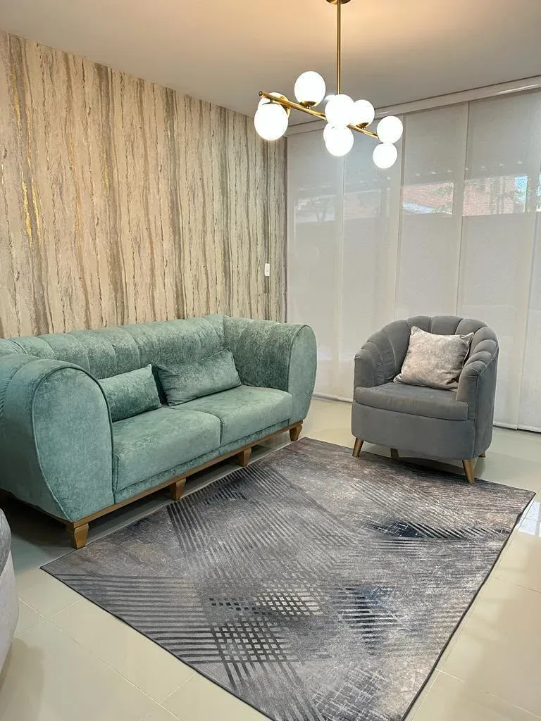 ALFOMBRA TIPO PERSA GRIS LÍNEAS CRUZADAS